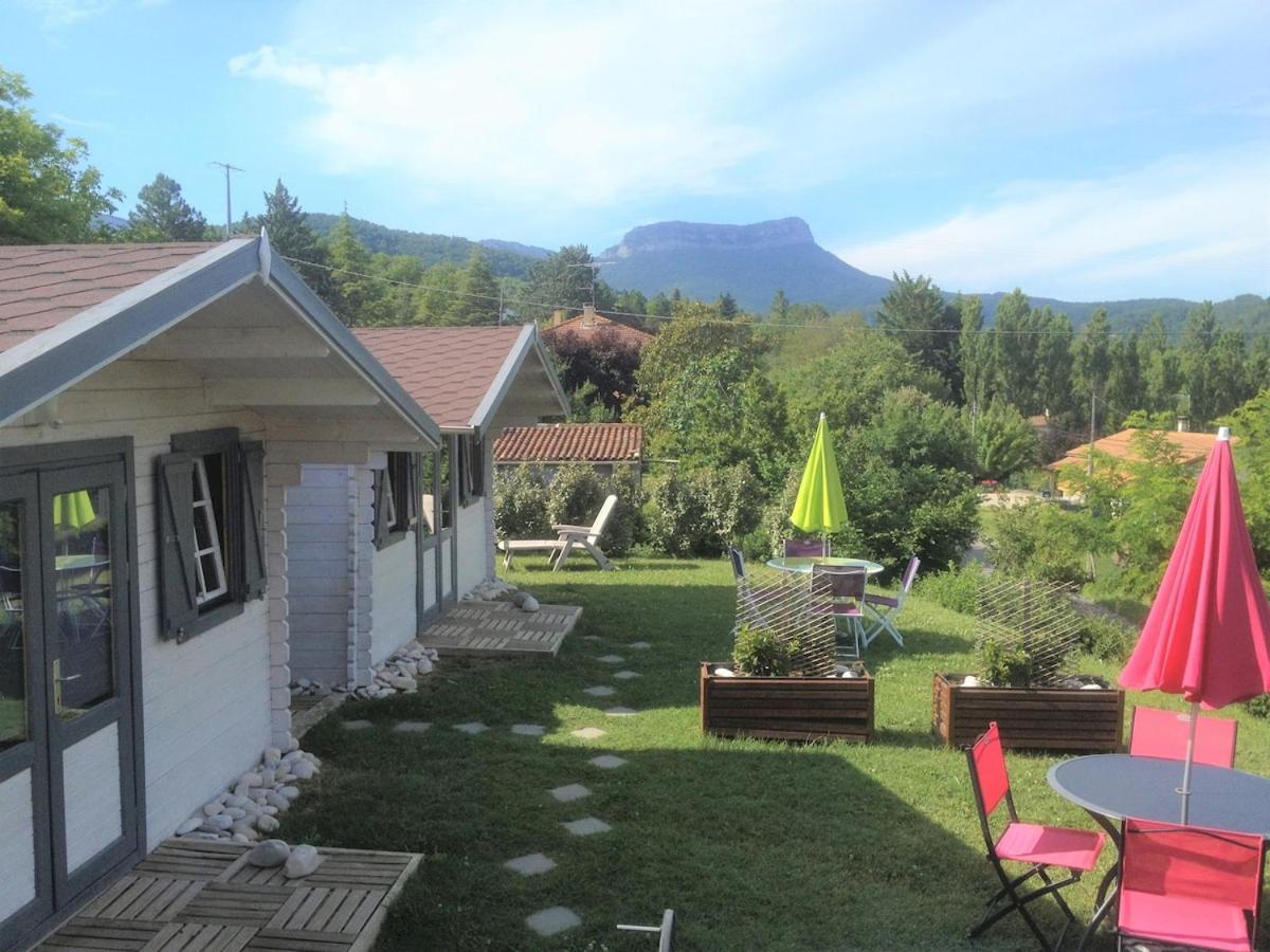 Maison De Vacances Avec Ses Petits Chalets Aouste-sur-Sye Zewnętrze zdjęcie